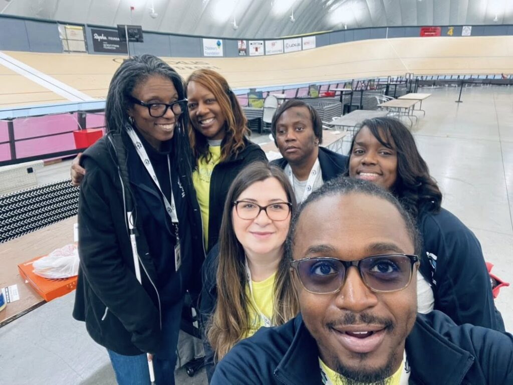 Six walkers and volunteers at the GDABIV 5K Walk posing for a selfie.